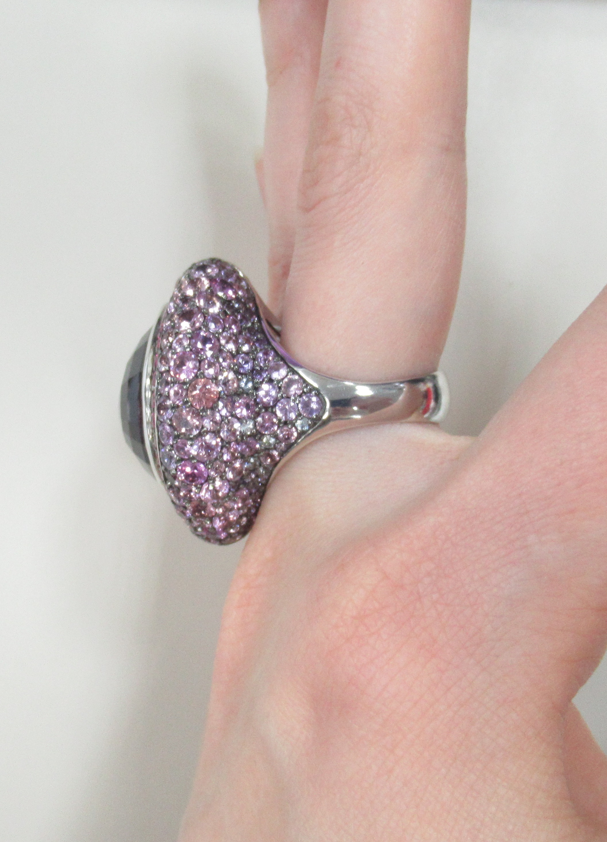 Кольцо из белого золота с аметистом